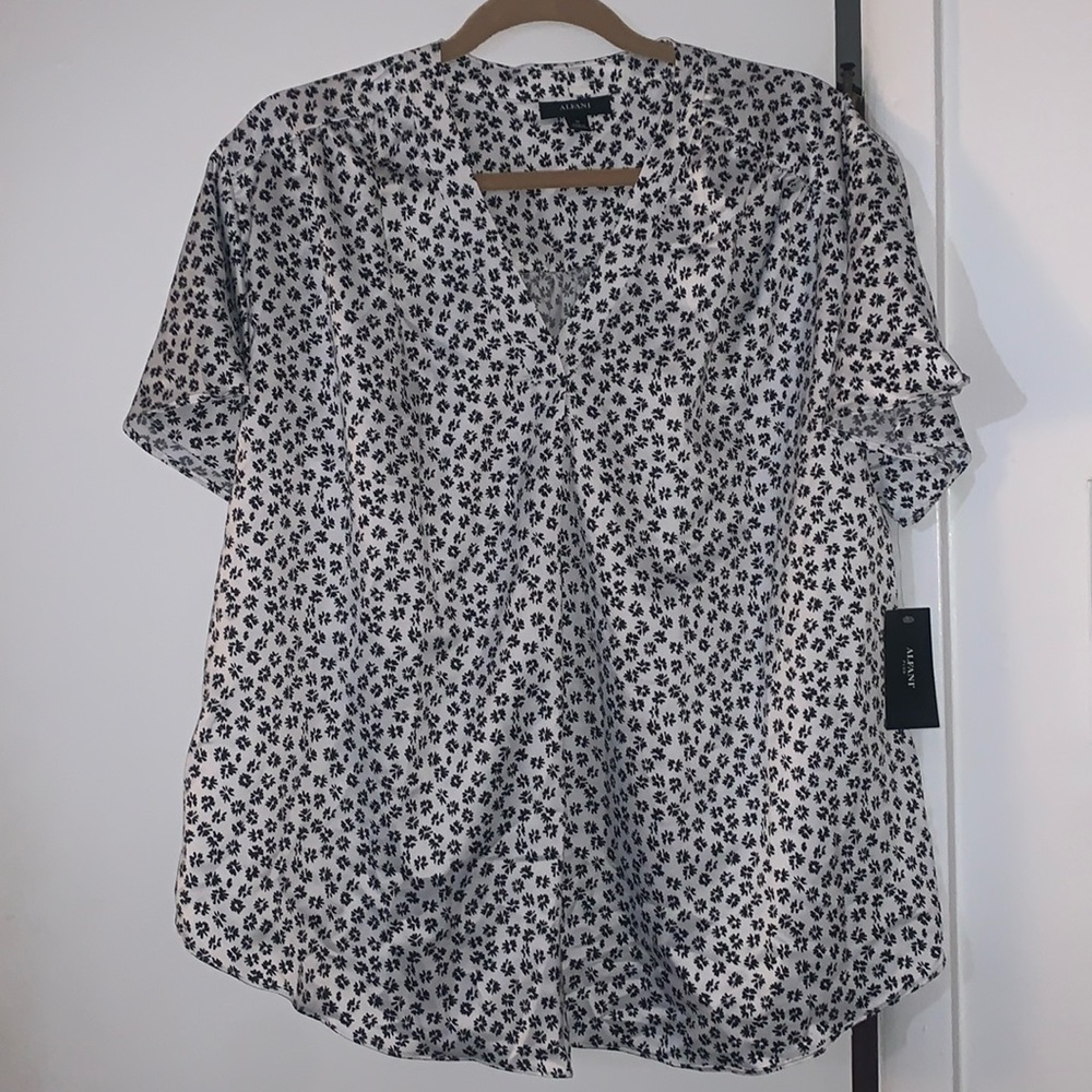 NWT! Alfani- Shirred V-Neck Dolman-Sleeve Top